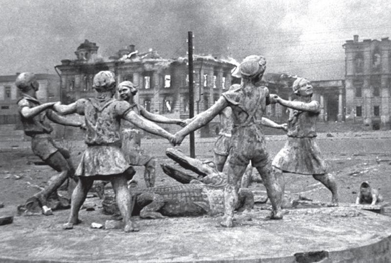 Σουίτα ερωτική | 2. Η μάχη στο Στάλινγκραντ