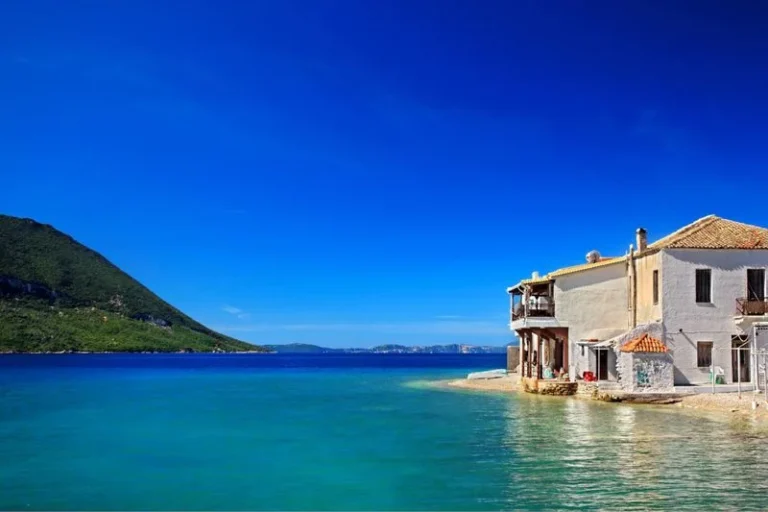 Η Αλυζία ανοίγει τα φτερά της στον κόσμο