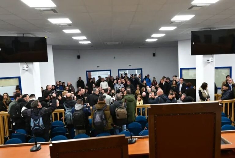 Σύλλογος Συγγενών | Καταγγελία για δίκη «κεκλεισμένων των θυρών»
