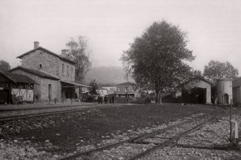 Ἐν Ἀγρινίῳ τῇ 7ῃ Μαρτίου | 1897: υποδοχή Γάλλων δημοσιογράφων στο Αγρίνιο