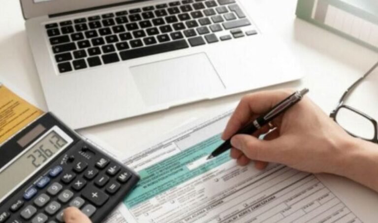 Χρέη χωρίς τέλος | Τα 51,8 δισ. αποτυπώνουν μόνιμη κοινωνική ασφυξία