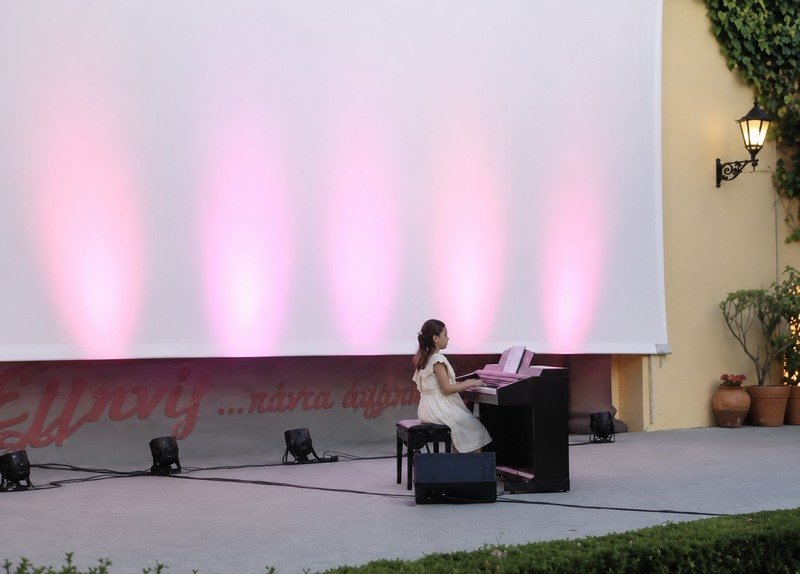 Ελληνίς | 6/6 | Μικρά Recital