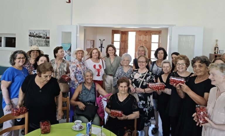 364 κιλά ντοματίνια για τις κοινωνικές δομές