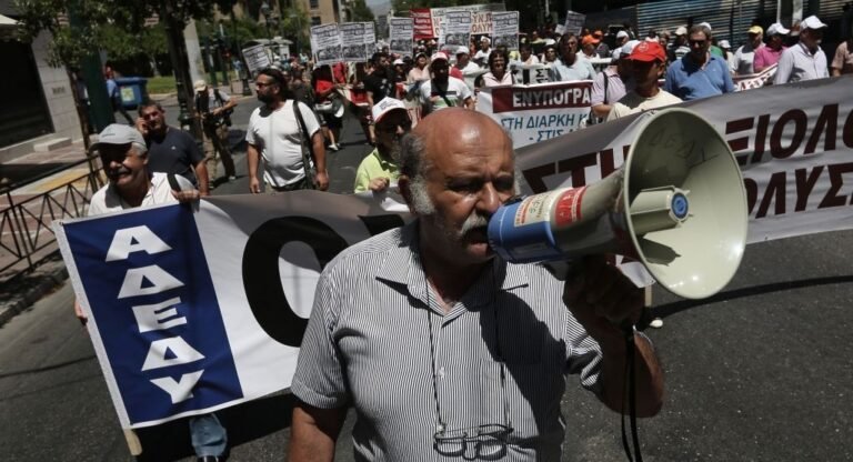 Οι δημόσιοι υπάλληλοι βγαίνουν στον δρόμο