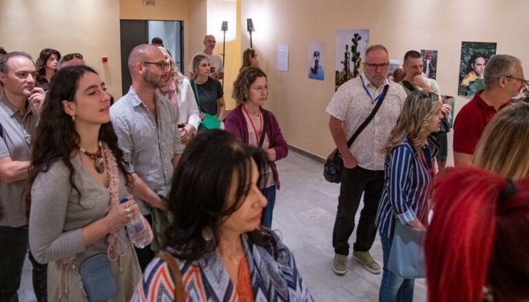 Φωτογραφίες του κόσμου συναντούν το Αγρίνιο