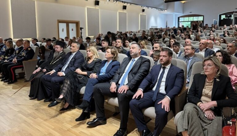 Το Μεσολόγγι βράβευσε τους αριστούχους