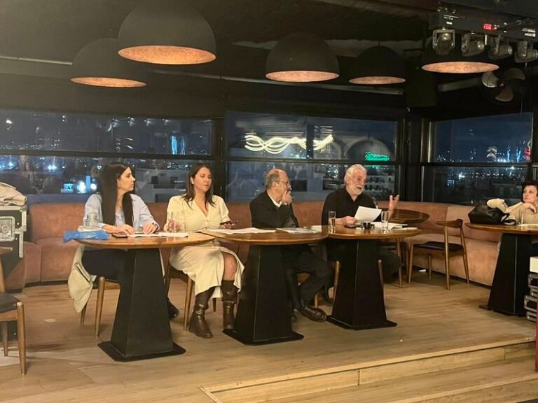 Το Σημείο Θραύσης | Στρατούλης: Ένα ερωτικό και βαθιά πολιτικό μυθιστόρημα